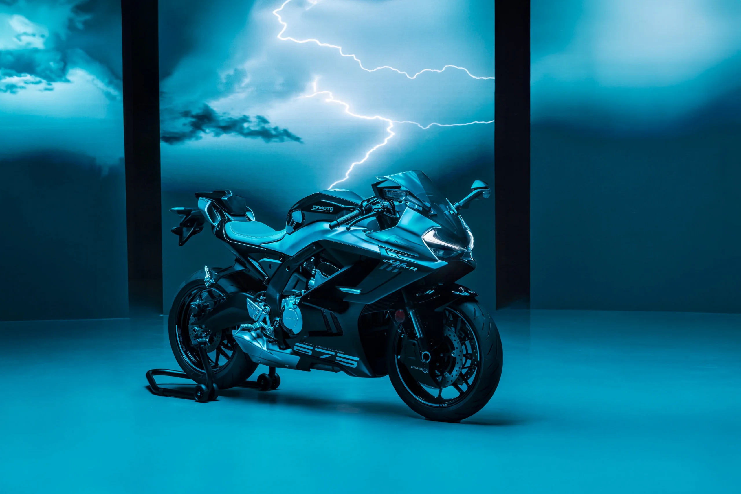 CFMOTO 675SR-R Nebula White 2025