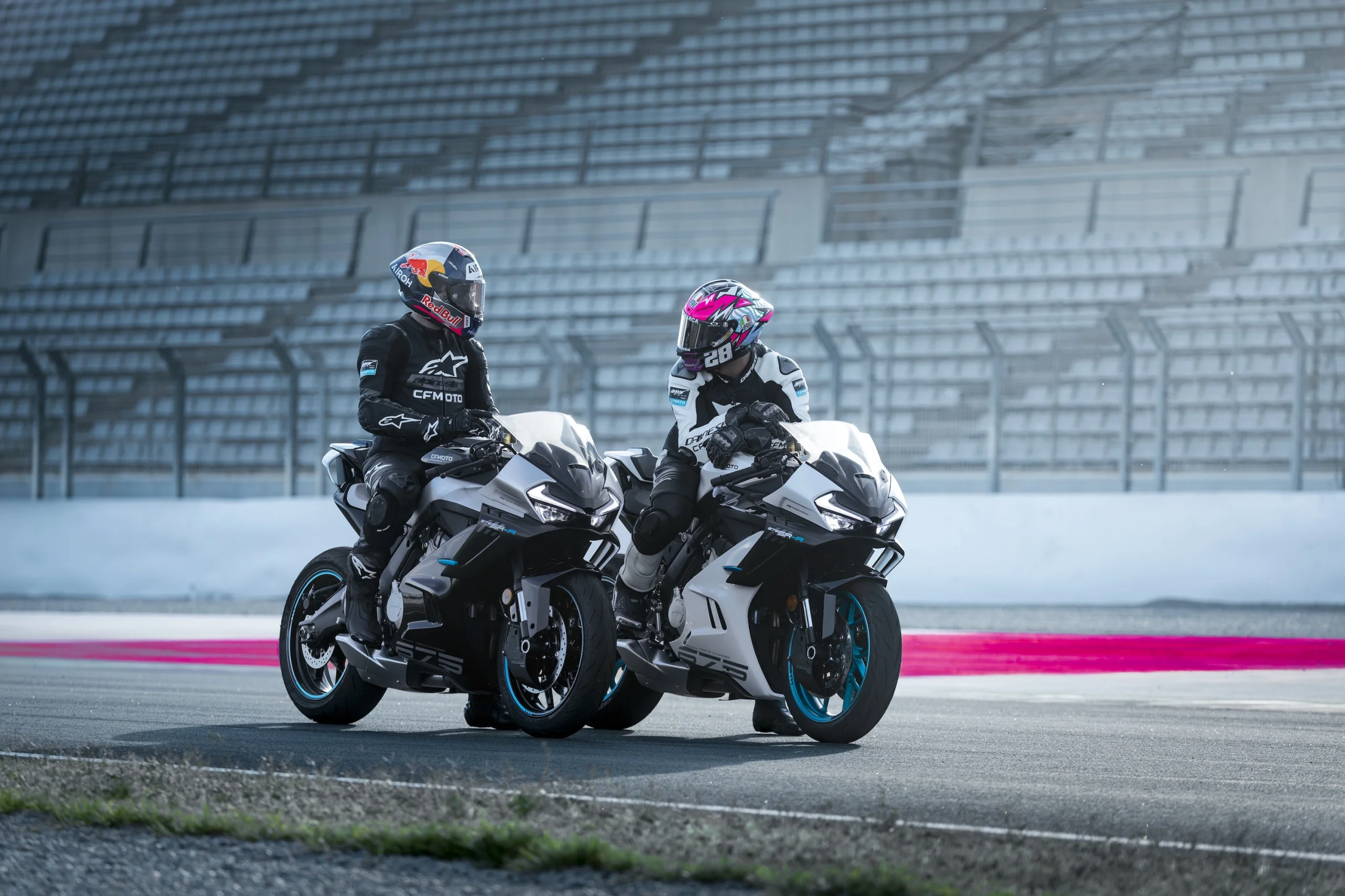 CFMOTO 675SR-R Nebula White 2025